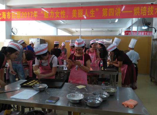 北海市图书馆派员参加市妇联举办的“魅力女性 美丽人生”大讲堂活动