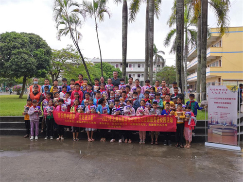 “我们的中国梦  文化进万家”——市图书馆开展文化志愿服务进校园活动