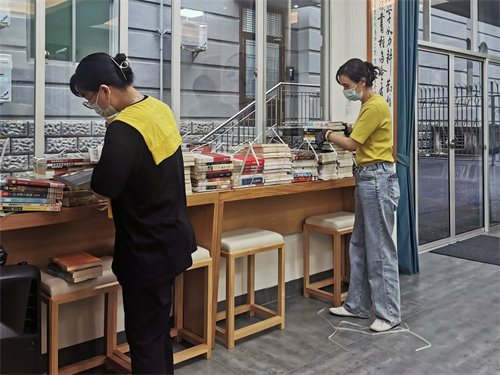 北海市图书馆为北海市纪委监委图书流通点更换图书200册