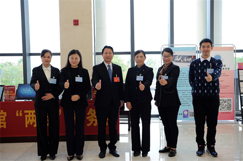 北海市图书馆为北海市“两会”提供信息服务获点赞