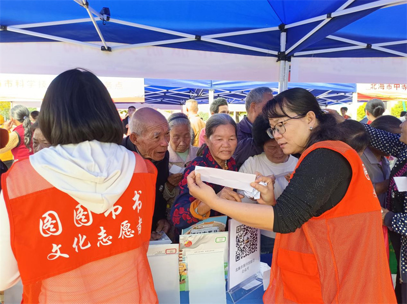 活动回顾丨2025年文化科技卫生“三下乡”集中宣传服务暨“我们的中国梦——文化进万家”活动圆满举行　市图书馆文化惠民暖民心