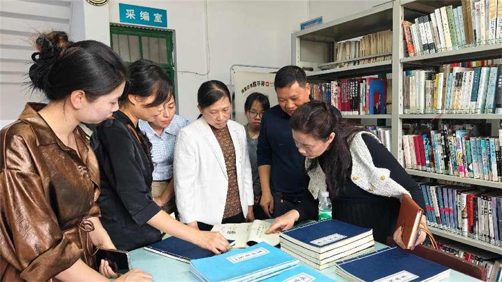 北海市图书馆组织调研组赴合浦县图书馆开展调研