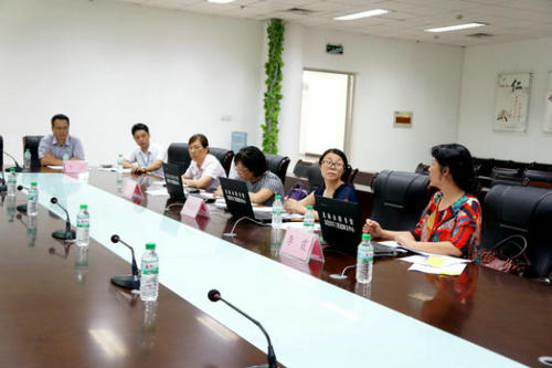 评估组和北海市图书馆领导在进行评估总结座谈 摄像:陈骁.jpg