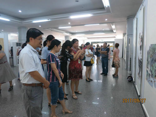 北海市图书馆党支部组织参观“砥砺奋进,喜迎十九大”书画展