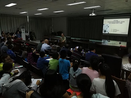 中央音乐学院刘长福教授在北海市图书馆“音乐讲堂”讲授