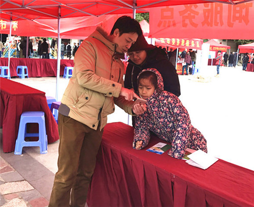 北海市图书馆参加 “三下乡”服务活动