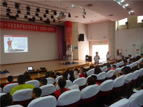 珠城大讲坛——红十字应急救护知识百姓学堂(第37期)在北海市图书馆举办