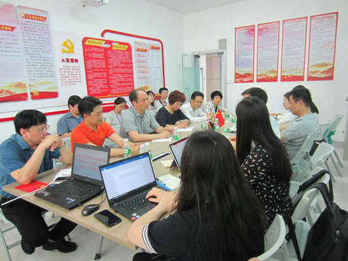 北海市图书馆邀请市委编办领导和专家指导联盟项目建设及法人治理结构改革试点工作