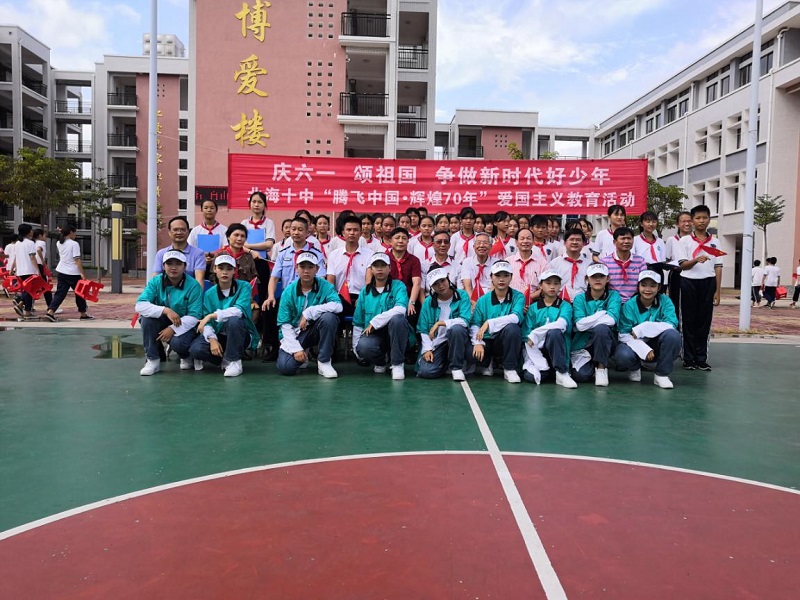 北海市图书馆到北海十中开展“腾飞中国•辉煌70年”爱国主义教育活动