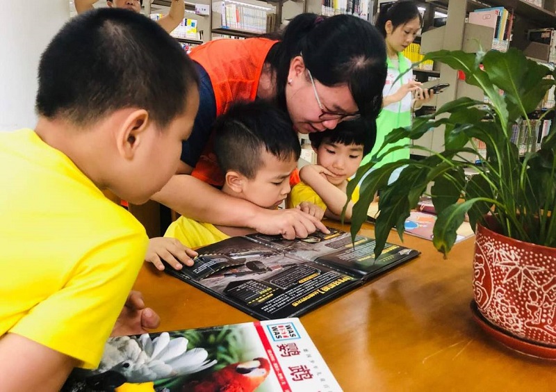 北海市图书馆携手中街南珠路社区开展未成年人主题实践活动