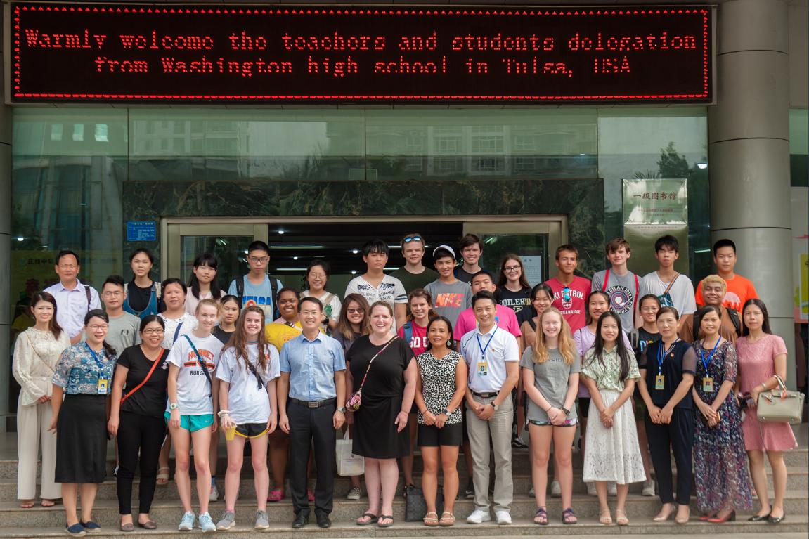 美国塔尔萨市文化交流团到北海市图书馆进行友好交流访问