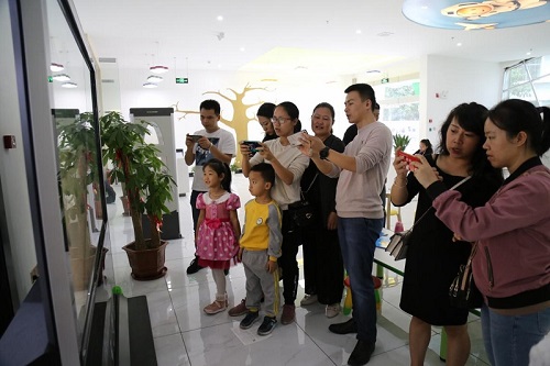 北海市图书馆举办“裸眼‘4D’探秘恐龙世界,把‘活’的恐龙带回家”活动