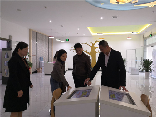 北海市旅游文体局领导深入市图书馆检查指导节前工作