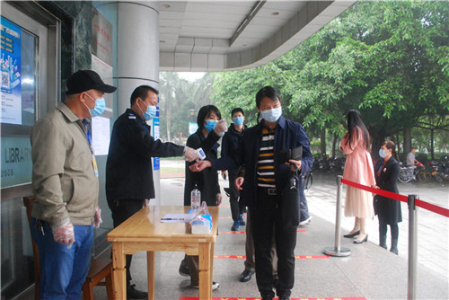  市旅游文体局党组书记李才能一行到市图书馆调研指导工作