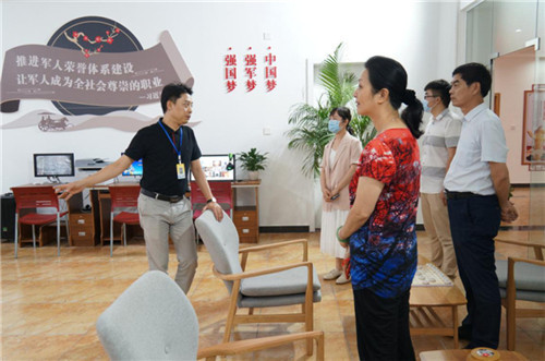 自治区推荐全国双拥模范城(县)实地考评组到北海市图书馆实地考评