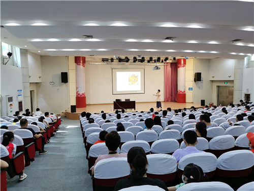 “让文明花儿朵朵绽放”小记者训练营心理健康讲座