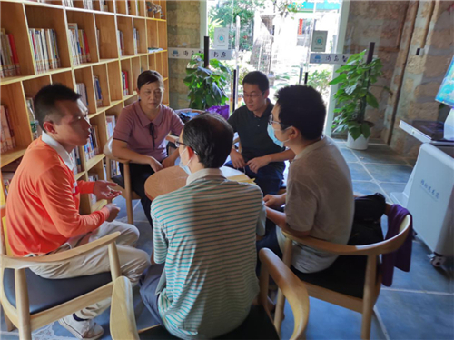 北海市图书馆副馆长陈宗雁一行赴涠洲岛开展海岛智慧书房恢复开放准备工作