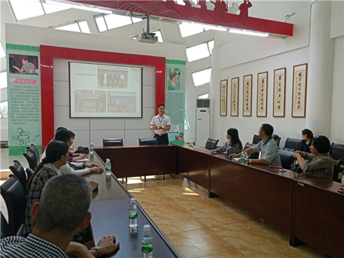 自治区外事办一行到北海市图书馆调研