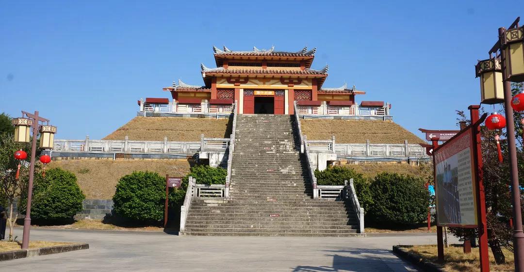 走读广西合浦汉代文化博物馆“拍了拍” 爱阅读的你！