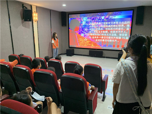  暑期电影展播：市图书馆受青少年学生青睐