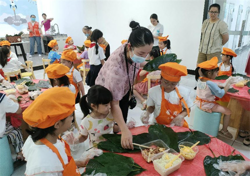 美好“食”光——小厨师 大厨房活动