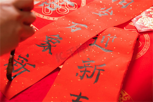 送春联，送福字，剪窗花啦！
