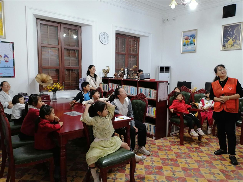 活动回顾丨“与书同行 点亮童年”图图姐姐伴成长系列活动