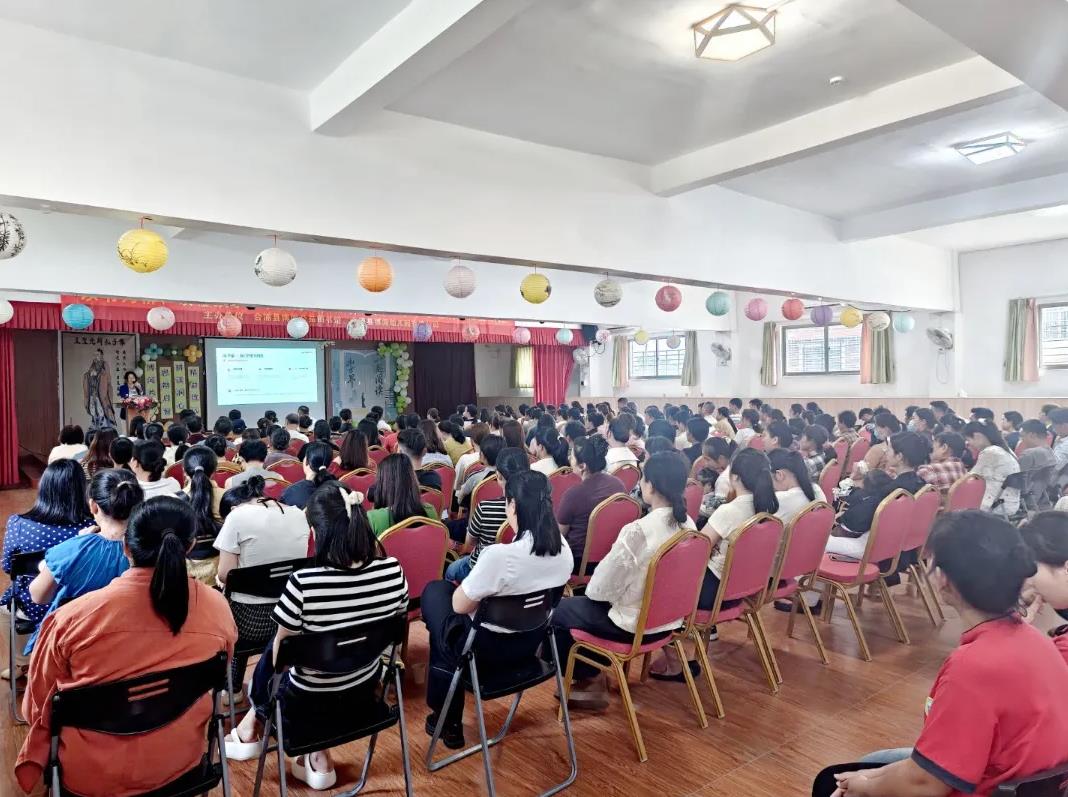 书香润万家 家教育成长——北海市图书馆“4·23世界读书日”亲子公益讲座圆满落幕