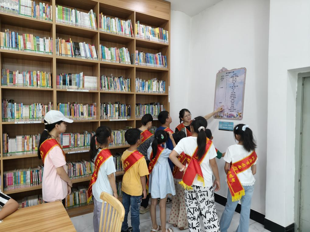 五一“书”式生活：“小鲸灵”少儿馆员劳动体验日