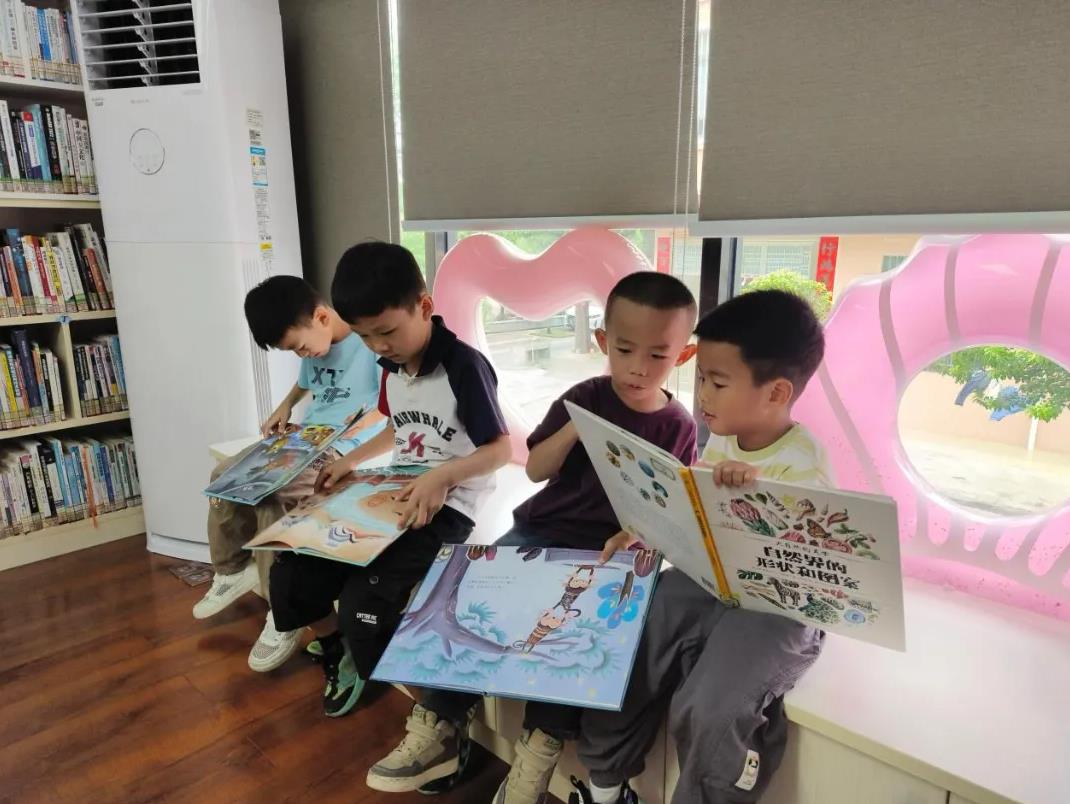 品读疍海渔韵 争做书房小管家——“小鲸灵童读”悦享暑期主题活动走进疍家小镇书房